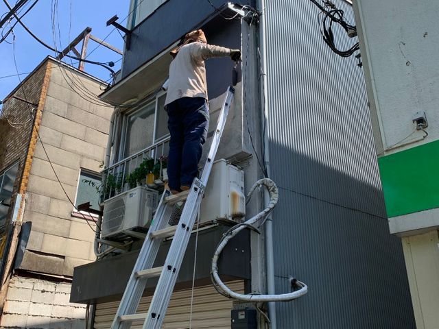 小さなヒビ割れから全体塗装まで何でもお申し付け下さい。