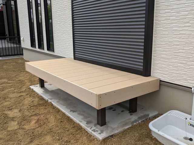 ウッドデッキ新設対応します。材料の手配も可能です。