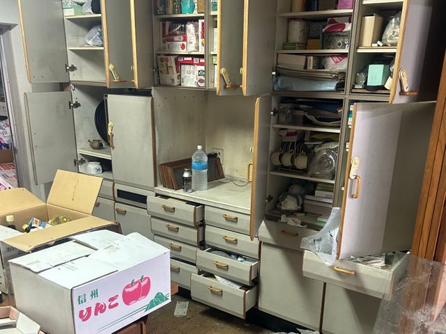 不用品回収・お買取・お片付け整理・遺品整理、年間2000件以上作業しております。サービスの画像