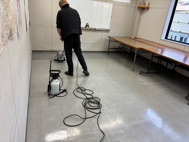 フロアクリーニング&ワックスの事なら田中清掃へお任せ