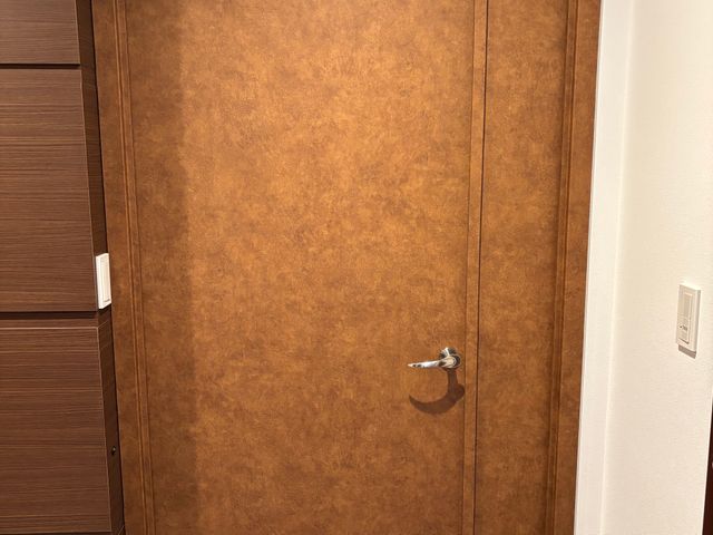 古くなった扉が新品の様な仕上がりに！