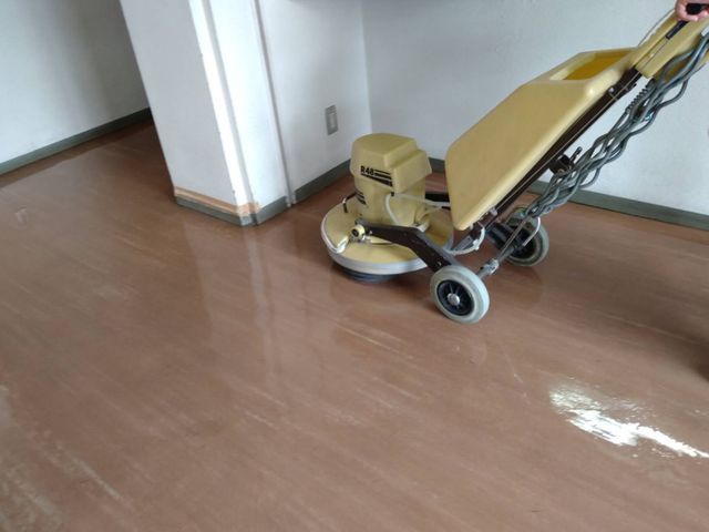 一般家庭から店舗 事務所まで、ビル技能士が３0年の経験で迅速丁寧に施工致します