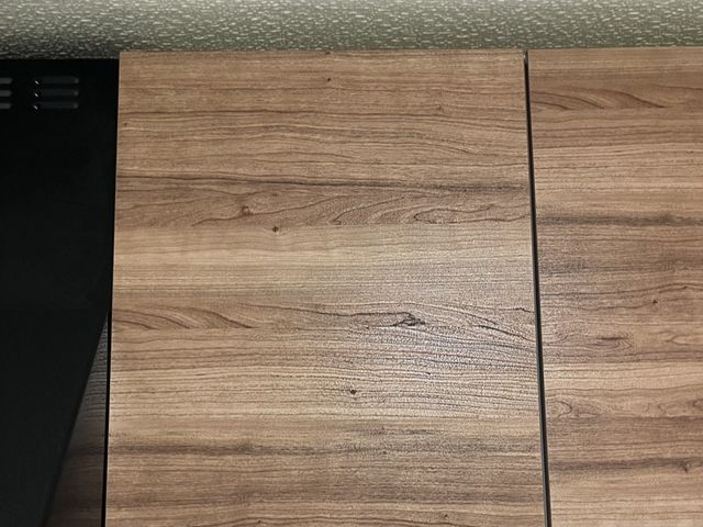 貼って再生！　交換せずに見た目をリニューアル出来ます　キッチン扉シート施工