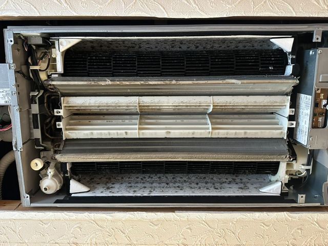 家庭用天井埋込型エアコンクリーニング。抗菌コート無料！