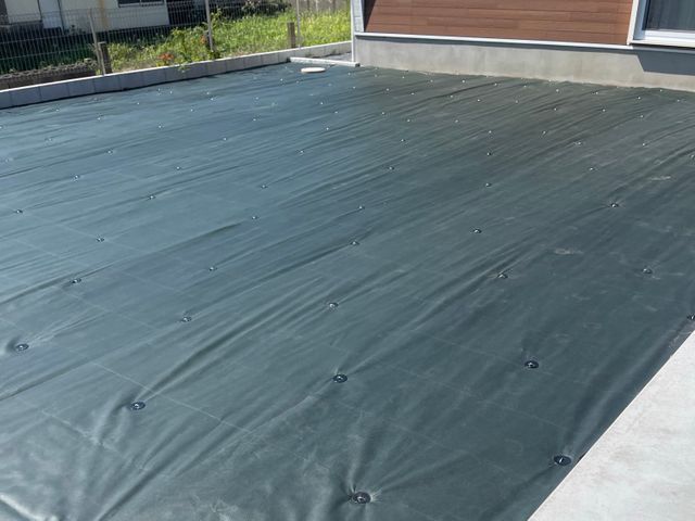 (草が生えない綺麗な家へ)防草シート、砂利敷きお任せください！