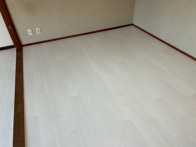 クッションフロア上貼り　　　　　　　「最短1日で、古い床から明るい空間へ」