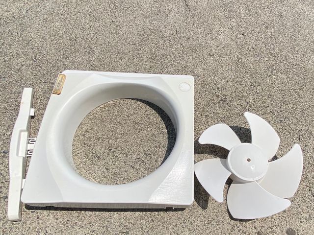 プロペラ剥き出しタイプの換気扇洗浄です！【レンジフードなしタイプ】