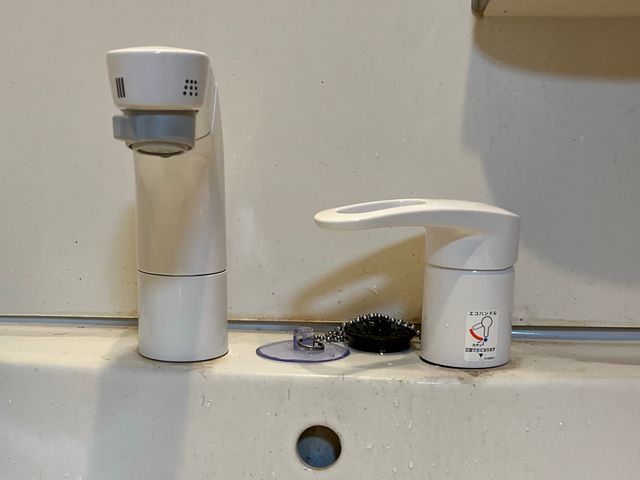 洗面所の水栓交換