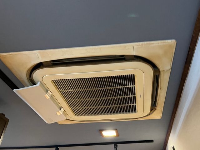 エアコン取付業者が行う　エアコンクリーニング