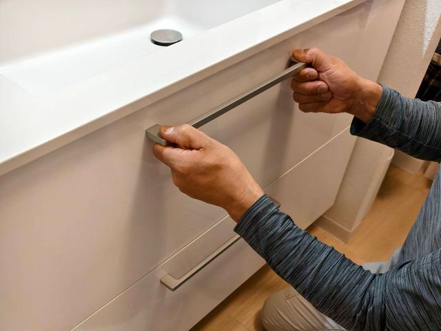 《タオルハンガーの交換・取り付け》はお任せ下さい！　迅速に対応致します