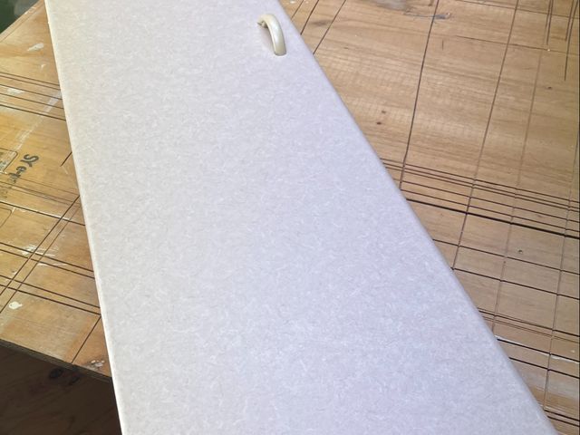 汚れた扉や家具をリメイクシートできれいにします