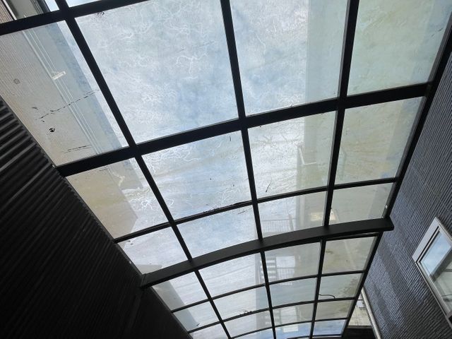 非喫煙者スタッフが訪問、外注なしの自社スタッフによる一貫対応