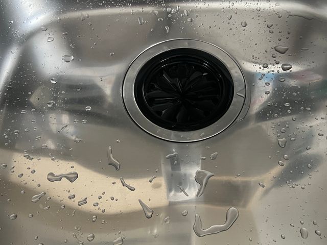 キッチン周りガスコンロのクリーニングです。