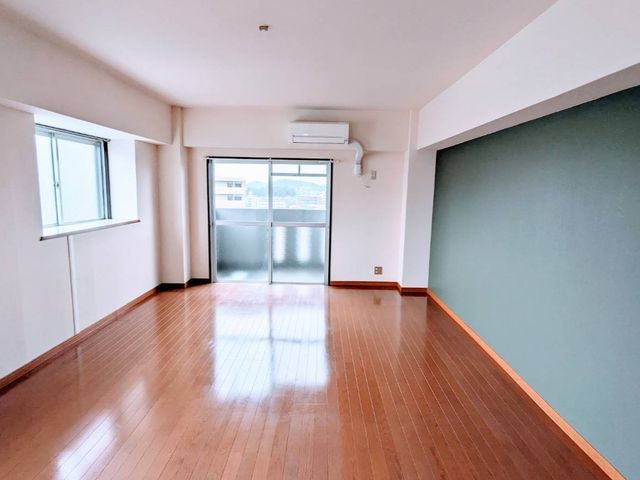 壁クロスをチタンコーティングで消臭・抗菌・防カビ・有害化学物資分解しますサービスの画像