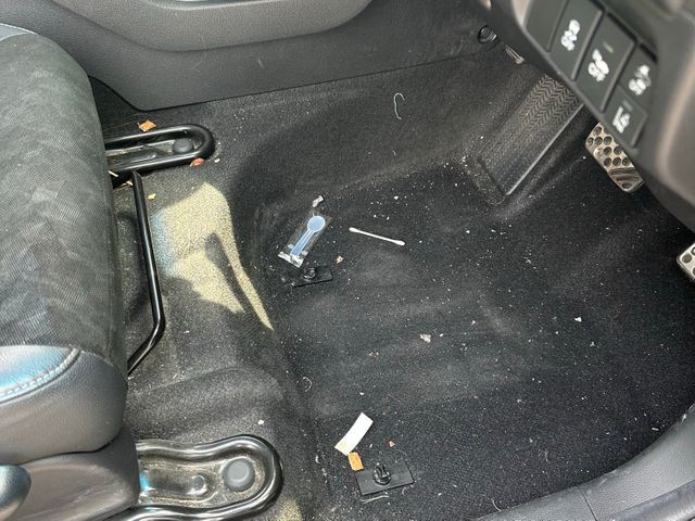 【車内清掃専門店】嘔吐/ペット/粗相/タバコ臭/ダニ駆除はお任せ下さい