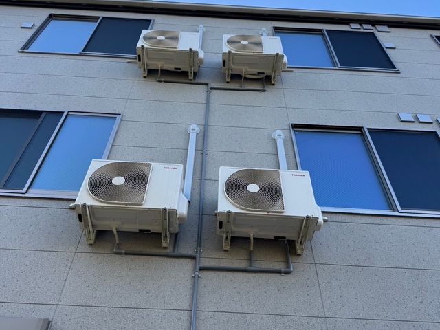 2名で作業　断られた方や難工事のみお受けします。隠蔽　高所　屋根　壁面　天吊り