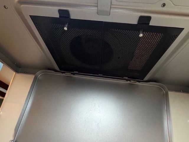 レンジフードもキッチンもピカピカに。経験と知識を活かして迅速丁寧に作業いたします