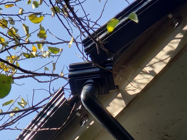 地域密着雨どいの修理清掃屋さん です 何でもご相談ください プラチナムエアーの雨樋掃除 修理 くらしのマーケット