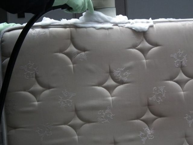 ベッドマットレス両面洗浄！当社は両面仕上げのみ対応しています。