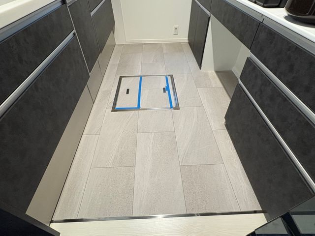 重ね貼り作業実績300件以上！壁　建具とのバランスもご提案します！