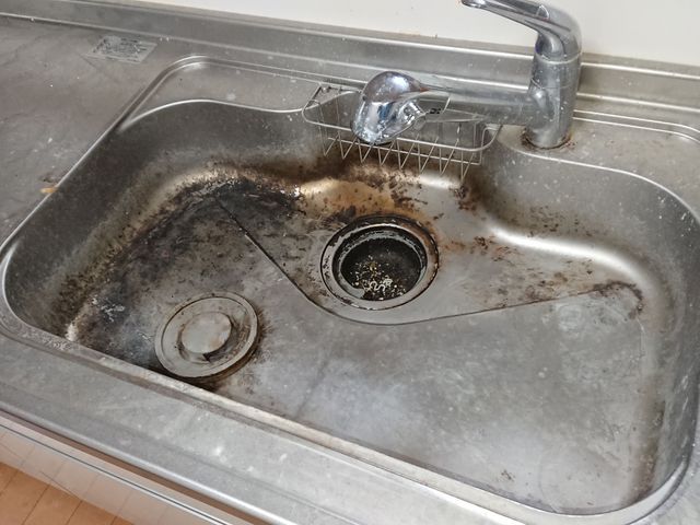 キッチンコンロの『焦げ付き』レンジフードの『しつこい油汚れ』丁寧に除去！