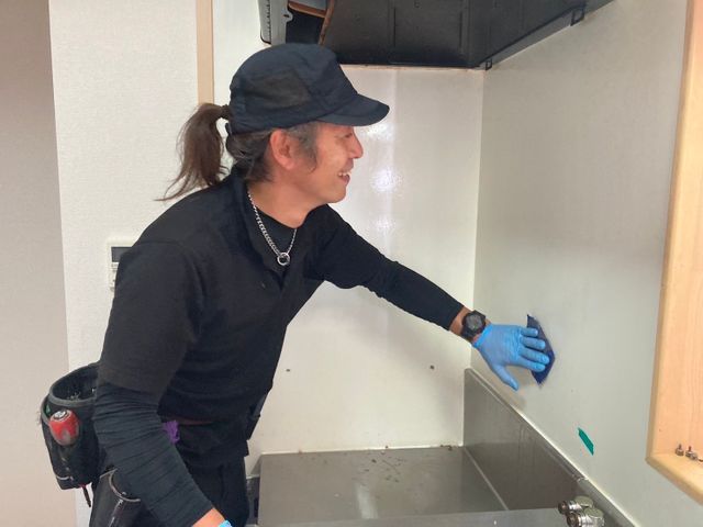 その油汚れ、お任せください！誰よりも早く、丁寧に仕上げます！