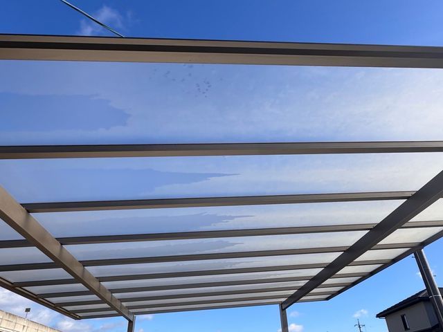 【カーポート洗浄】専用ブラシ／高圧洗浄機／薬剤を使用し徹底洗浄致します！