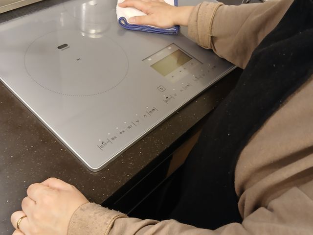 女性スタッフがお伺いします。丁寧に作業させて頂きます。