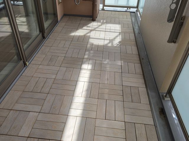 ベランダ、置くだけタイル敷き　撤去のみも可