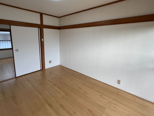 和室を洋室に。暮らし、もっと快適に、経験豊富な職人が丁寧に仕上げます。