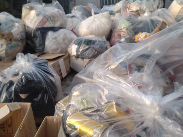 ゴミ屋敷汚部屋の片付け丁寧迅速に対応します。詳細はご相談のうえ決定いたします。サービスの画像