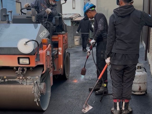 『砂利から駐車場舗装いたします』駐車場のアスファルト舗装のことならお任せ下さい